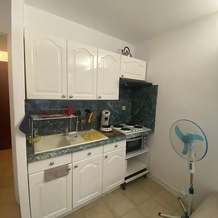 Joli Studio Neuf Av Terrasse A 50 M De La Mer Et Gare Roquebrune-Cap-Martin Exterior foto