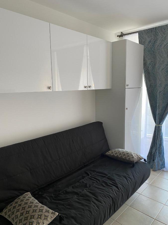 Joli Studio Neuf Av Terrasse A 50 M De La Mer Et Gare Roquebrune-Cap-Martin Exterior foto