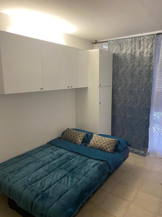 Joli Studio Neuf Av Terrasse A 50 M De La Mer Et Gare Roquebrune-Cap-Martin Exterior foto